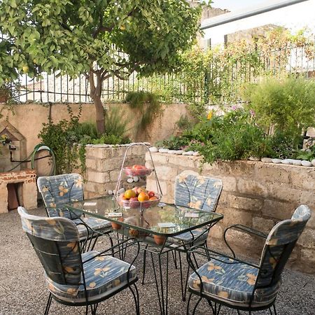 Maisonette With Garden In The Heart Of The Historical Kalamata Center מראה חיצוני תמונה